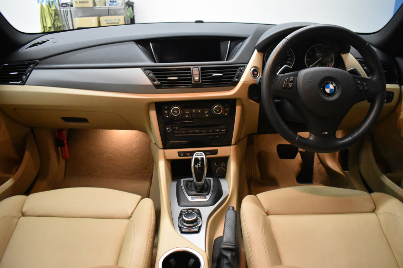 BMW X1 Xﾄﾞﾗｲﾌﾞ 20i ｴｸｽｸﾙｰｼﾌﾞｽﾎﾟｰﾂ 4WD LCI後期 160台限定 ﾚｻﾞｰP ﾋｰﾀｰ付ﾈﾊﾞﾀﾞﾍﾞｰｼﾞｭ革 8速AT 電子ｼﾌﾄ ｺﾝﾌｫｰﾄｱｸｾｽ Mｽﾎﾟｰﾂ専用ｴｱﾛ18AW iﾄﾞﾗｲﾌﾞHDDﾅﾋﾞBｶﾒﾗ 前後PDC BTｵｰﾃﾞｨｵ&ﾊﾝｽﾞﾌﾘｰ通話 ﾘﾝｸﾞ付ｷｾﾉﾝﾗｲﾄ 2年保証