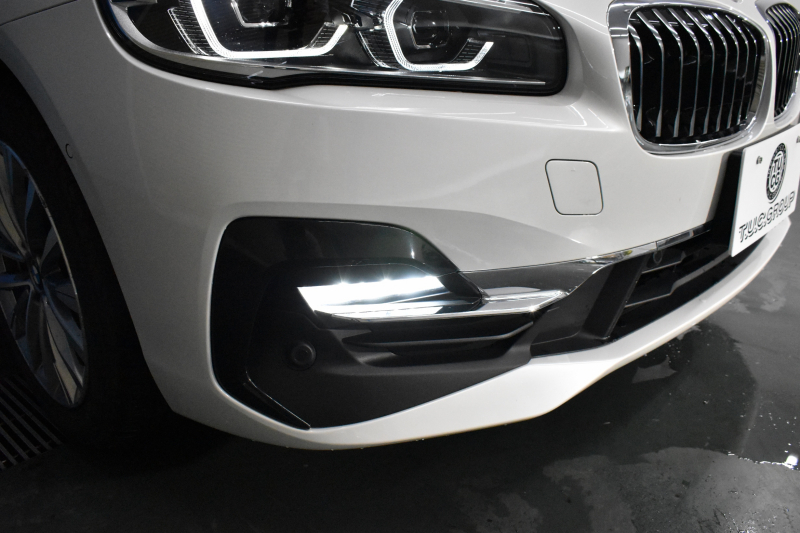 BMW 2シリーズ 218dｸﾞﾗﾝﾂｱﾗｰ ﾗｸﾞｼﾞｭｱﾘｰ  後期 7人乗ﾘ ｱﾄﾞﾊﾞﾝｽﾄﾞｱｸﾃｨﾌﾞｾｰﾌﾃｨｰP ｺﾝﾌｫｰﾄP 追従ACC HUD ﾍｷｻｺﾞﾅﾙLEDﾍｯﾄﾞﾗｲﾄ ﾋｰﾀｰ付黒革 車線逸脱&歩行者警告 17AW ﾀｯﾁﾊﾟﾈﾙﾅﾋﾞ Bｶﾒﾗ 前後PDC 駐車ｱｼｽﾄ 電動ﾄﾗﾝｸ ｽﾏｰﾄｷｰ 2年保証