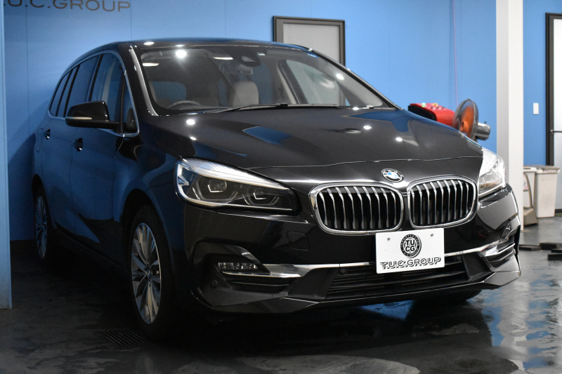 BMW 2シリーズ 218dｸﾞﾗﾝﾂｱﾗｰ ﾗｸﾞｼﾞｭｱﾘｰ 後期LCI 7人乗ﾘ ｱﾄﾞﾊﾞﾝｽﾄﾞｱｸﾃｨﾌﾞｾｰﾌﾃｨｰP 追従ACC HUD ﾍｷｺﾞﾅﾙLEDﾍｯﾄﾞﾗｲﾄ ﾋｰﾀｰ付白革 ｺﾝﾌｫｰﾄP 車線逸脱&歩行者警告 ﾀｯﾁﾊﾟﾈﾙﾅﾋﾞ Bｶﾒﾗ ﾌﾙｾｸﾞ 駐車ｱｼｽﾄ 電動ﾄﾗﾝｸ 2年保証
