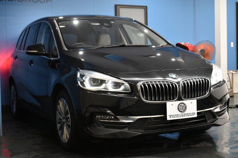 BMW 2シリーズ 218dｸﾞﾗﾝﾂｱﾗｰ ﾗｸﾞｼﾞｭｱﾘｰ 後期LCI 7人乗ﾘ ｱﾄﾞﾊﾞﾝｽﾄﾞｱｸﾃｨﾌﾞｾｰﾌﾃｨｰP 追従ACC HUD ﾍｷｺﾞﾅﾙLEDﾍｯﾄﾞﾗｲﾄ ﾋｰﾀｰ付白革 ｺﾝﾌｫｰﾄP 車線逸脱&歩行者警告 ﾀｯﾁﾊﾟﾈﾙﾅﾋﾞ Bｶﾒﾗ ﾌﾙｾｸﾞ 駐車ｱｼｽﾄ 電動ﾄﾗﾝｸ 2年保証