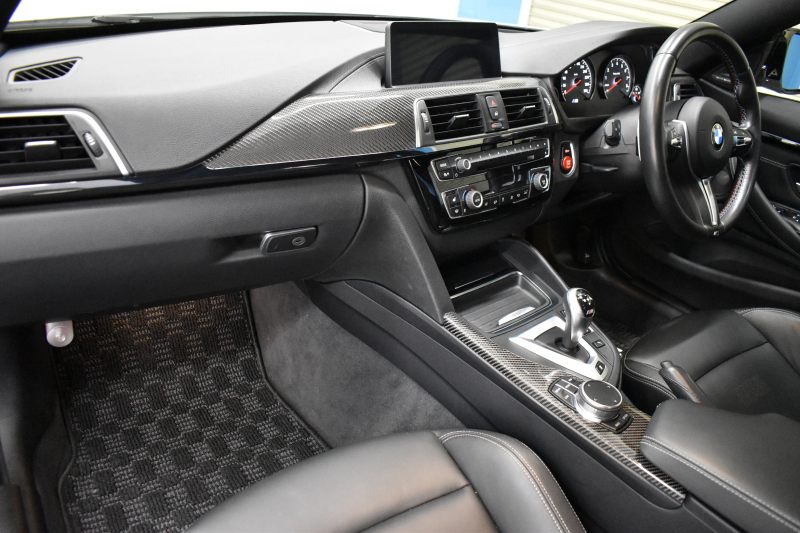 BMW Mシリーズ M4ｸｰﾍﾟ後期 MDCT ｱﾀﾞﾌﾟﾃｨﾌﾞMｻｽﾍﾟﾝｼｮﾝ ﾋｰﾀｰ付ﾌﾞﾗｯｸ革 ｶｰﾎﾞﾝR&ｲﾝﾃﾘｱ  HUD ｱﾀﾞﾌﾟﾃｨﾌﾞﾍｷｻｺﾞﾅﾙLEDﾍｯﾄﾞﾗｲﾄ 7速DCT ｵﾌﾟｼｮﾝ19AW 衝突軽減ﾌﾞﾚｰｷ 車線変更&車線逸脱&歩行者警告  ﾌﾙｾｸﾞ 前後PDC Bｶﾒﾗ 2年保証