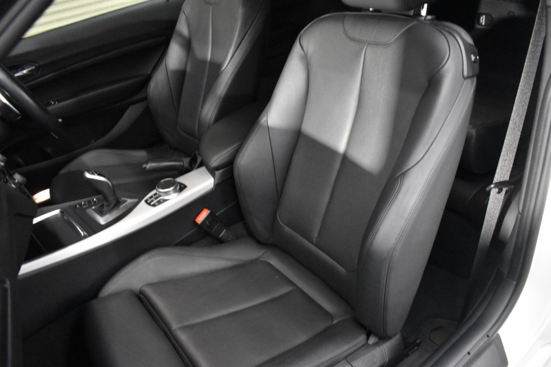 BMW 2シリーズ M240i LCI後期 直6ﾀｰﾎﾞ 340馬力 ﾍｷｻｺﾞﾅﾙLEDﾍｯﾄﾞﾗｲﾄ 追従ACC ﾋｰﾀｰ付黒革 ﾀｯﾁﾊﾟﾈﾙiﾄﾞﾗｲﾌﾞHDDﾅﾋﾞ ﾌﾙｾｸﾞ Bｶﾒ Pｱｼｽﾄ 前後PDC ｱﾀﾞﾌﾟﾃｨﾌﾞMｻｽ 大型ﾌﾞﾚｰｷｼｽﾃﾑ 車線逸脱&歩行者警告 衝突軽減ﾌﾞﾚｰｷ 18AW ﾊﾟﾄﾞﾙｼﾌﾄ 1ｵｰﾅｰ 2年保証