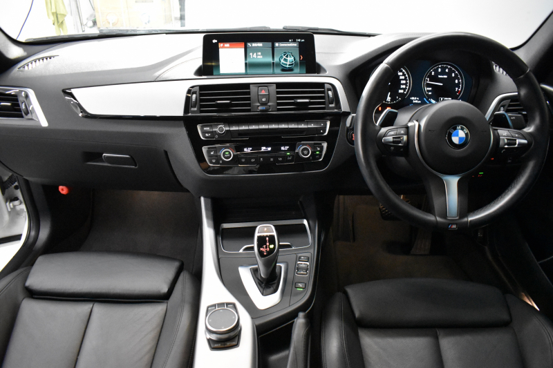 BMW 2シリーズ M240i LCI後期 直6ﾀｰﾎﾞ 340馬力 ﾍｷｻｺﾞﾅﾙLEDﾍｯﾄﾞﾗｲﾄ 追従ACC ﾋｰﾀｰ付黒革 ﾀｯﾁﾊﾟﾈﾙiﾄﾞﾗｲﾌﾞHDDﾅﾋﾞ ﾌﾙｾｸﾞ Bｶﾒ Pｱｼｽﾄ 前後PDC ｱﾀﾞﾌﾟﾃｨﾌﾞMｻｽ 大型ﾌﾞﾚｰｷｼｽﾃﾑ 車線逸脱&歩行者警告 衝突軽減ﾌﾞﾚｰｷ 18AW ﾊﾟﾄﾞﾙｼﾌﾄ 1ｵｰﾅｰ 2年保証