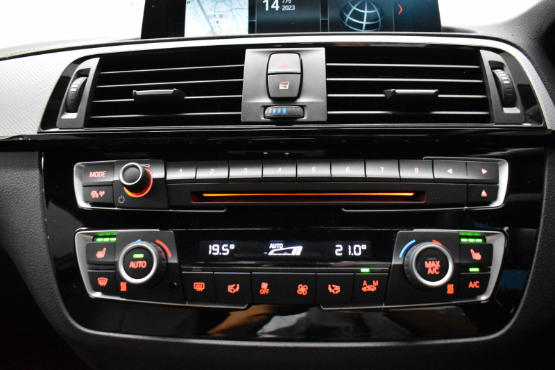 BMW 2シリーズ M240i LCI後期 直6ﾀｰﾎﾞ 340馬力 ﾍｷｻｺﾞﾅﾙLEDﾍｯﾄﾞﾗｲﾄ 追従ACC ﾋｰﾀｰ付黒革 ﾀｯﾁﾊﾟﾈﾙiﾄﾞﾗｲﾌﾞHDDﾅﾋﾞ ﾌﾙｾｸﾞ Bｶﾒ Pｱｼｽﾄ 前後PDC ｱﾀﾞﾌﾟﾃｨﾌﾞMｻｽ 大型ﾌﾞﾚｰｷｼｽﾃﾑ 車線逸脱&歩行者警告 衝突軽減ﾌﾞﾚｰｷ 18AW ﾊﾟﾄﾞﾙｼﾌﾄ 1ｵｰﾅｰ 2年保証