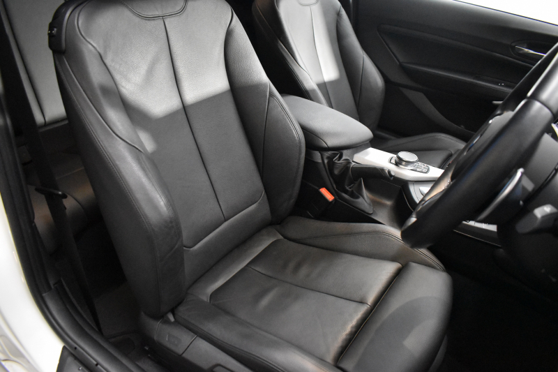 BMW 2シリーズ M240i LCI後期 直6ﾀｰﾎﾞ 340馬力 ﾍｷｻｺﾞﾅﾙLEDﾍｯﾄﾞﾗｲﾄ 追従ACC ﾋｰﾀｰ付黒革 ﾀｯﾁﾊﾟﾈﾙiﾄﾞﾗｲﾌﾞHDDﾅﾋﾞ ﾌﾙｾｸﾞ Bｶﾒ Pｱｼｽﾄ 前後PDC ｱﾀﾞﾌﾟﾃｨﾌﾞMｻｽ 大型ﾌﾞﾚｰｷｼｽﾃﾑ 車線逸脱&歩行者警告 衝突軽減ﾌﾞﾚｰｷ 18AW ﾊﾟﾄﾞﾙｼﾌﾄ 1ｵｰﾅｰ 2年保証