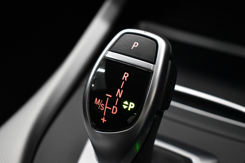 BMW 2シリーズ M240i LCI後期 直6ﾀｰﾎﾞ 340馬力 ﾍｷｻｺﾞﾅﾙLEDﾍｯﾄﾞﾗｲﾄ 追従ACC ﾋｰﾀｰ付黒革 ﾀｯﾁﾊﾟﾈﾙiﾄﾞﾗｲﾌﾞHDDﾅﾋﾞ ﾌﾙｾｸﾞ Bｶﾒ Pｱｼｽﾄ 前後PDC ｱﾀﾞﾌﾟﾃｨﾌﾞMｻｽ 大型ﾌﾞﾚｰｷｼｽﾃﾑ 車線逸脱&歩行者警告 衝突軽減ﾌﾞﾚｰｷ 18AW ﾊﾟﾄﾞﾙｼﾌﾄ 1ｵｰﾅｰ 2年保証