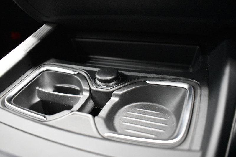 BMW 2シリーズ M235i 直6ﾀｰﾎﾞ 326馬力 ﾋｰﾀｰ付黒革 ﾀｯﾁﾊﾟｯﾄﾞ式iﾄﾞﾗｲﾌﾞHDDﾅﾋﾞ  ﾘﾔPDC Bｶﾒﾗ  ｱﾀﾞﾌﾟﾃｨﾌﾞMｻｽ 大型ﾌﾞﾚｰｷｼｽﾃﾑ 18AW 車線逸脱&歩行者警告 衝突軽減ﾌﾞﾚｰｷ 1ｵｰﾅｰ 2年保証