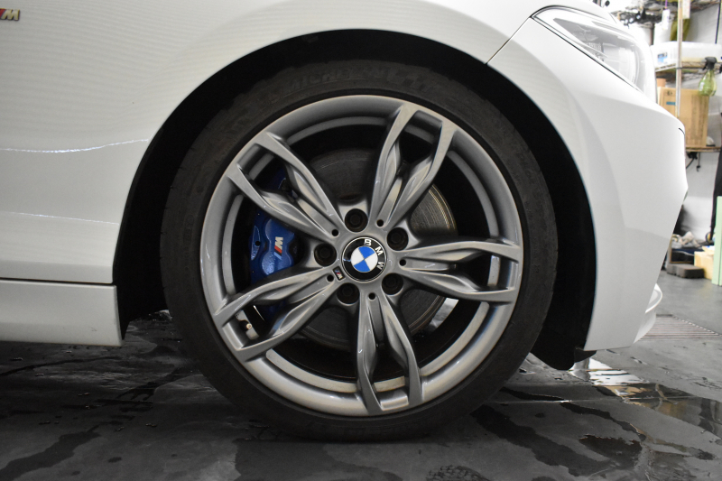 BMW 2シリーズ M235i 直6ﾀｰﾎﾞ 326馬力 ﾋｰﾀｰ付黒革 ﾀｯﾁﾊﾟｯﾄﾞ式iﾄﾞﾗｲﾌﾞHDDﾅﾋﾞ  ﾘﾔPDC Bｶﾒﾗ  ｱﾀﾞﾌﾟﾃｨﾌﾞMｻｽ 大型ﾌﾞﾚｰｷｼｽﾃﾑ 18AW 車線逸脱&歩行者警告 衝突軽減ﾌﾞﾚｰｷ 1ｵｰﾅｰ 2年保証