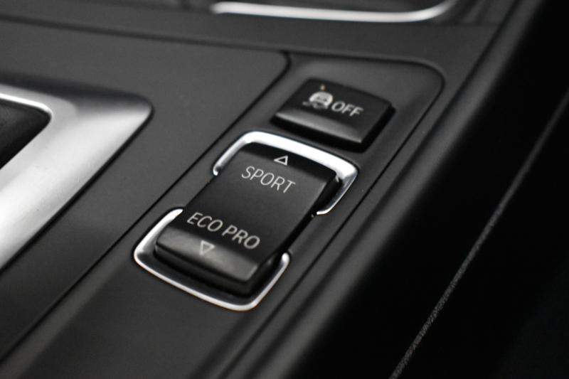 BMW 2シリーズ M235i 直6ﾀｰﾎﾞ 326馬力 ﾋｰﾀｰ付黒革 ﾀｯﾁﾊﾟｯﾄﾞ式iﾄﾞﾗｲﾌﾞHDDﾅﾋﾞ  ﾘﾔPDC Bｶﾒﾗ  ｱﾀﾞﾌﾟﾃｨﾌﾞMｻｽ 大型ﾌﾞﾚｰｷｼｽﾃﾑ 18AW 車線逸脱&歩行者警告 衝突軽減ﾌﾞﾚｰｷ 1ｵｰﾅｰ 2年保証