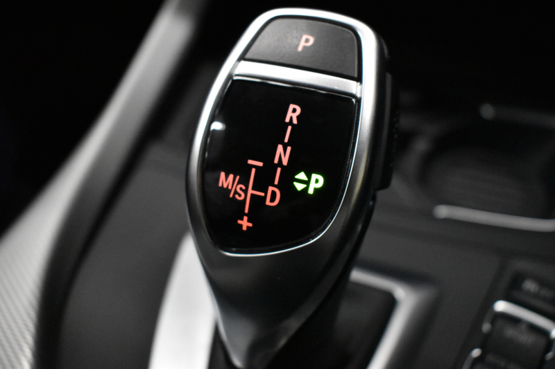 BMW 2シリーズ M235i 直6ﾀｰﾎﾞ 326馬力 ﾋｰﾀｰ付黒革 ﾀｯﾁﾊﾟｯﾄﾞ式iﾄﾞﾗｲﾌﾞHDDﾅﾋﾞ  ﾘﾔPDC Bｶﾒﾗ  ｱﾀﾞﾌﾟﾃｨﾌﾞMｻｽ 大型ﾌﾞﾚｰｷｼｽﾃﾑ 18AW 車線逸脱&歩行者警告 衝突軽減ﾌﾞﾚｰｷ 1ｵｰﾅｰ 2年保証