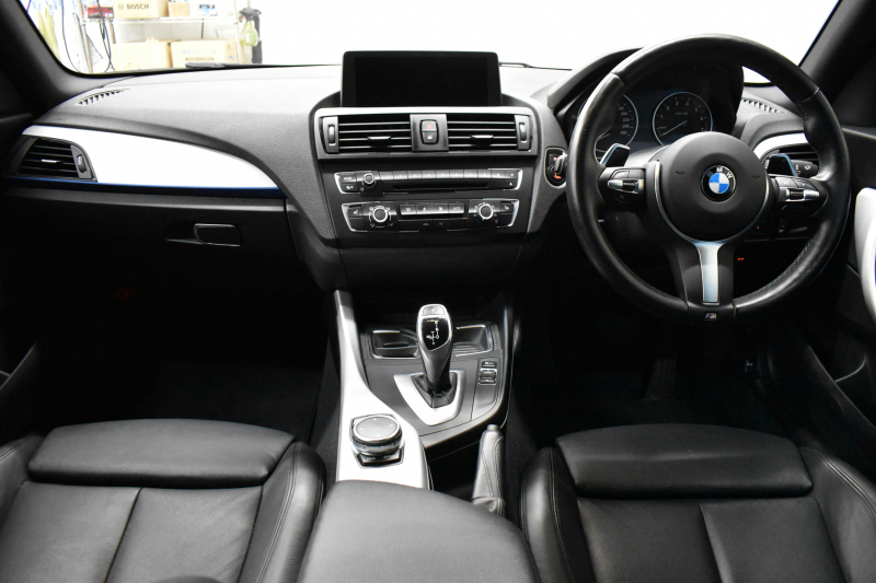 BMW 2シリーズ M235i 直6ﾀｰﾎﾞ 326馬力 ﾋｰﾀｰ付黒革 ﾀｯﾁﾊﾟｯﾄﾞ式iﾄﾞﾗｲﾌﾞHDDﾅﾋﾞ  ﾘﾔPDC Bｶﾒﾗ  ｱﾀﾞﾌﾟﾃｨﾌﾞMｻｽ 大型ﾌﾞﾚｰｷｼｽﾃﾑ 18AW 車線逸脱&歩行者警告 衝突軽減ﾌﾞﾚｰｷ 1ｵｰﾅｰ 2年保証