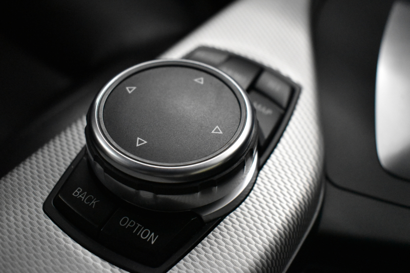 BMW 2シリーズ M235i 直6ﾀｰﾎﾞ 326馬力 ﾋｰﾀｰ付黒革 ﾀｯﾁﾊﾟｯﾄﾞ式iﾄﾞﾗｲﾌﾞHDDﾅﾋﾞ  ﾘﾔPDC Bｶﾒﾗ  ｱﾀﾞﾌﾟﾃｨﾌﾞMｻｽ 大型ﾌﾞﾚｰｷｼｽﾃﾑ 18AW 車線逸脱&歩行者警告 衝突軽減ﾌﾞﾚｰｷ 1ｵｰﾅｰ 2年保証