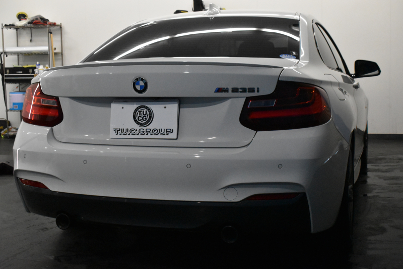 BMW 2シリーズ M235i 直6ﾀｰﾎﾞ 326馬力 ﾋｰﾀｰ付黒革 ﾀｯﾁﾊﾟｯﾄﾞ式iﾄﾞﾗｲﾌﾞHDDﾅﾋﾞ  ﾘﾔPDC Bｶﾒﾗ  ｱﾀﾞﾌﾟﾃｨﾌﾞMｻｽ 大型ﾌﾞﾚｰｷｼｽﾃﾑ 18AW 車線逸脱&歩行者警告 衝突軽減ﾌﾞﾚｰｷ 1ｵｰﾅｰ 2年保証