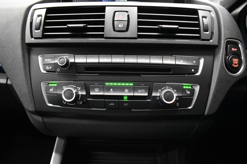 BMW 2シリーズ M235i 直6ﾀｰﾎﾞ 326馬力 ﾋｰﾀｰ付黒革 ﾀｯﾁﾊﾟｯﾄﾞ式iﾄﾞﾗｲﾌﾞHDDﾅﾋﾞ  ﾘﾔPDC Bｶﾒﾗ  ｱﾀﾞﾌﾟﾃｨﾌﾞMｻｽ 大型ﾌﾞﾚｰｷｼｽﾃﾑ 18AW 車線逸脱&歩行者警告 衝突軽減ﾌﾞﾚｰｷ 1ｵｰﾅｰ 2年保証