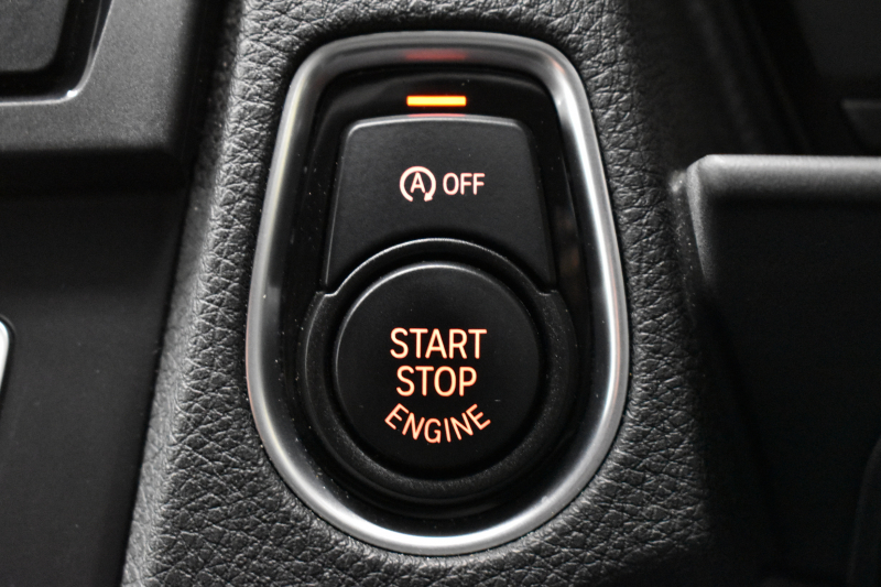 BMW 2シリーズ M235i 直6ﾀｰﾎﾞ 326馬力 ﾋｰﾀｰ付黒革 ﾀｯﾁﾊﾟｯﾄﾞ式iﾄﾞﾗｲﾌﾞHDDﾅﾋﾞ  ﾘﾔPDC Bｶﾒﾗ  ｱﾀﾞﾌﾟﾃｨﾌﾞMｻｽ 大型ﾌﾞﾚｰｷｼｽﾃﾑ 18AW 車線逸脱&歩行者警告 衝突軽減ﾌﾞﾚｰｷ 1ｵｰﾅｰ 2年保証