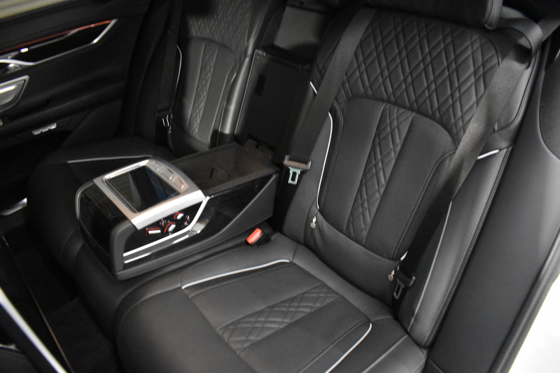 BMW 7シリーズ 740i Mｽﾎﾟｰﾂ ﾘｱｺﾝﾌｫｰﾄP ﾘｱｴﾝﾀｰﾃｲﾒﾝﾄP ｻﾝﾙｰﾌ BMWﾚｰｻﾞｰLED 前席ﾏｯｻｰｼﾞ全席ﾋｰﾀｰ&ﾍﾞﾝﾁﾚｰｼｮﾝ付黒革 ACC HUD ﾊｰﾏﾝｶｰﾄﾞﾝ ｼﾞｪｽﾁｬｰｺﾝﾄﾛｰﾙ ﾀｯﾁﾊﾟﾈﾙﾅﾋﾞ3Dﾋﾞｭｰ LCW 液晶ﾒｰﾀｰ 20AW 2年保証