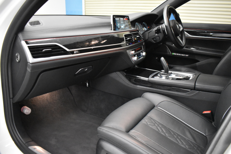 BMW 7シリーズ 740i Mｽﾎﾟｰﾂ ﾘｱｺﾝﾌｫｰﾄP ﾘｱｴﾝﾀｰﾃｲﾒﾝﾄP ｻﾝﾙｰﾌ BMWﾚｰｻﾞｰLED 前席ﾏｯｻｰｼﾞ全席ﾋｰﾀｰ&ﾍﾞﾝﾁﾚｰｼｮﾝ付黒革 ACC HUD ﾊｰﾏﾝｶｰﾄﾞﾝ ｼﾞｪｽﾁｬｰｺﾝﾄﾛｰﾙ ﾀｯﾁﾊﾟﾈﾙﾅﾋﾞ3Dﾋﾞｭｰ LCW 液晶ﾒｰﾀｰ 20AW 2年保証