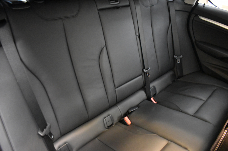 BMW 3シリーズ 320i ｸﾞﾗﾝﾂｰﾘｽﾓ ﾗｸﾞｼﾞｭｱﾘｰ  追従ACC ﾋｰﾀｰ付黒革 車線逸脱&歩行者警告 衝突軽減B 電動Rｹﾞｰﾄ 電格Rｽﾎﾟｲﾗｰ ﾀｯﾁﾊﾟｯﾄﾞﾅﾋﾞ Bｶﾒﾗ ﾘｱPDC iｽﾄｯﾌﾟ 2年保証