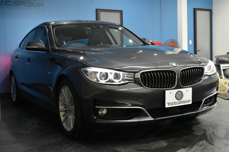 BMW 3シリーズ 320i ｸﾞﾗﾝﾂｰﾘｽﾓ ﾗｸﾞｼﾞｭｱﾘｰ  追従ACC ﾋｰﾀｰ付黒革 車線逸脱&歩行者警告 衝突軽減B 電動Rｹﾞｰﾄ 電格Rｽﾎﾟｲﾗｰ ﾀｯﾁﾊﾟｯﾄﾞﾅﾋﾞ Bｶﾒﾗ ﾘｱPDC iｽﾄｯﾌﾟ 2年保証