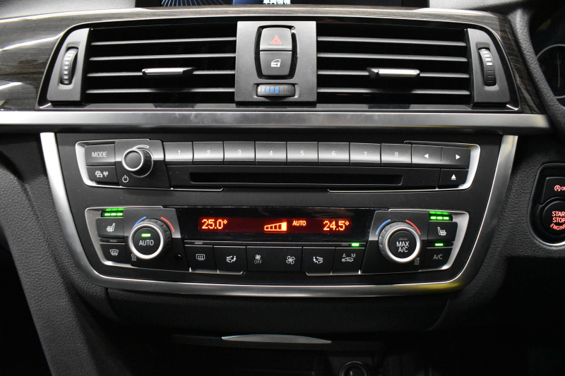 BMW 3シリーズ 320i ｸﾞﾗﾝﾂｰﾘｽﾓ ﾗｸﾞｼﾞｭｱﾘｰ  追従ACC ﾋｰﾀｰ付黒革 車線逸脱&歩行者警告 衝突軽減B 電動Rｹﾞｰﾄ 電格Rｽﾎﾟｲﾗｰ ﾀｯﾁﾊﾟｯﾄﾞﾅﾋﾞ Bｶﾒﾗ ﾘｱPDC iｽﾄｯﾌﾟ 2年保証