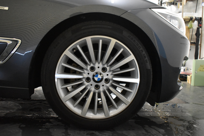 BMW 3シリーズ 320i ｸﾞﾗﾝﾂｰﾘｽﾓ ﾗｸﾞｼﾞｭｱﾘｰ  追従ACC ﾋｰﾀｰ付黒革 車線逸脱&歩行者警告 衝突軽減B 電動Rｹﾞｰﾄ 電格Rｽﾎﾟｲﾗｰ ﾀｯﾁﾊﾟｯﾄﾞﾅﾋﾞ Bｶﾒﾗ ﾘｱPDC iｽﾄｯﾌﾟ 2年保証