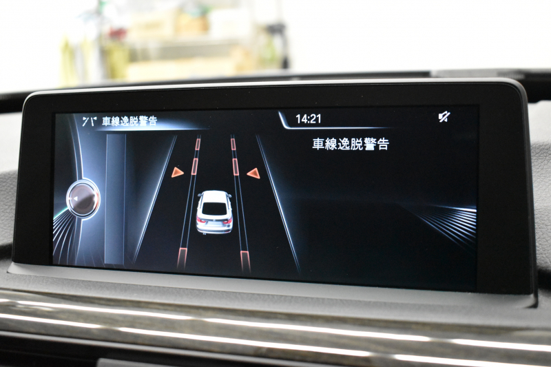 BMW 3シリーズ 320i ｸﾞﾗﾝﾂｰﾘｽﾓ ﾗｸﾞｼﾞｭｱﾘｰ  追従ACC ﾋｰﾀｰ付黒革 車線逸脱&歩行者警告 衝突軽減B 電動Rｹﾞｰﾄ 電格Rｽﾎﾟｲﾗｰ ﾀｯﾁﾊﾟｯﾄﾞﾅﾋﾞ Bｶﾒﾗ ﾘｱPDC iｽﾄｯﾌﾟ 2年保証