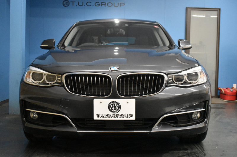 BMW 3シリーズ 320i ｸﾞﾗﾝﾂｰﾘｽﾓ ﾗｸﾞｼﾞｭｱﾘｰ  追従ACC ﾋｰﾀｰ付黒革 車線逸脱&歩行者警告 衝突軽減B 電動Rｹﾞｰﾄ 電格Rｽﾎﾟｲﾗｰ ﾀｯﾁﾊﾟｯﾄﾞﾅﾋﾞ Bｶﾒﾗ ﾘｱPDC iｽﾄｯﾌﾟ 2年保証