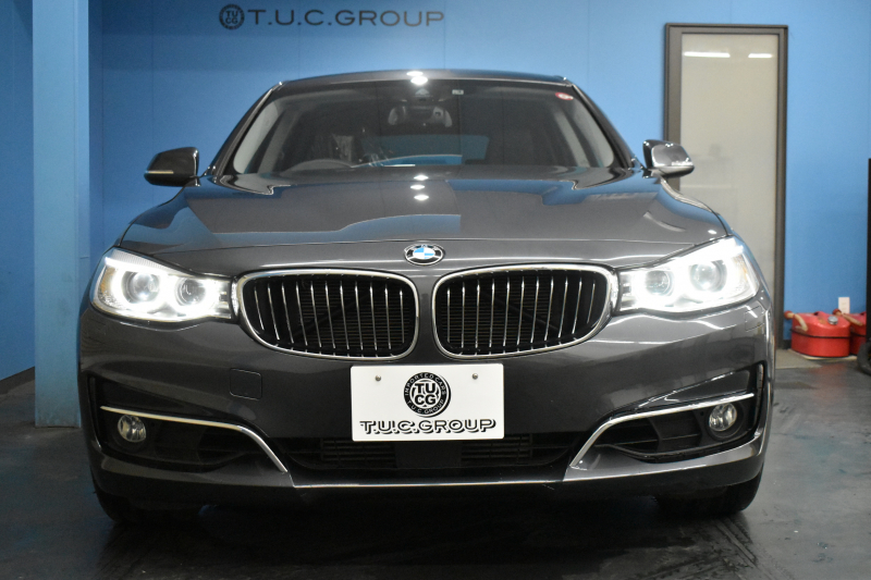 BMW 3シリーズ 320i ｸﾞﾗﾝﾂｰﾘｽﾓ ﾗｸﾞｼﾞｭｱﾘｰ  追従ACC ﾋｰﾀｰ付黒革 車線逸脱&歩行者警告 衝突軽減B 電動Rｹﾞｰﾄ 電格Rｽﾎﾟｲﾗｰ ﾀｯﾁﾊﾟｯﾄﾞﾅﾋﾞ Bｶﾒﾗ ﾘｱPDC iｽﾄｯﾌﾟ 2年保証