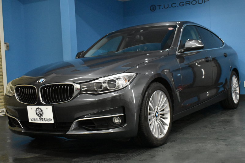 BMW 3シリーズ 320i ｸﾞﾗﾝﾂｰﾘｽﾓ ﾗｸﾞｼﾞｭｱﾘｰ  追従ACC ﾋｰﾀｰ付黒革 車線逸脱&歩行者警告 衝突軽減B 電動Rｹﾞｰﾄ 電格Rｽﾎﾟｲﾗｰ ﾀｯﾁﾊﾟｯﾄﾞﾅﾋﾞ Bｶﾒﾗ ﾘｱPDC iｽﾄｯﾌﾟ 2年保証