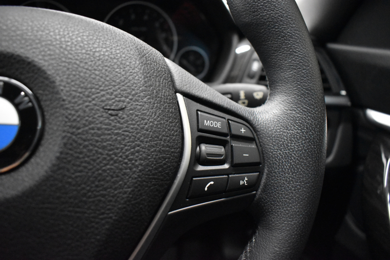 BMW 3シリーズ 320i ｸﾞﾗﾝﾂｰﾘｽﾓ ﾗｸﾞｼﾞｭｱﾘｰ  追従ACC ﾋｰﾀｰ付黒革 車線逸脱&歩行者警告 衝突軽減B 電動Rｹﾞｰﾄ 電格Rｽﾎﾟｲﾗｰ ﾀｯﾁﾊﾟｯﾄﾞﾅﾋﾞ Bｶﾒﾗ ﾘｱPDC iｽﾄｯﾌﾟ 2年保証