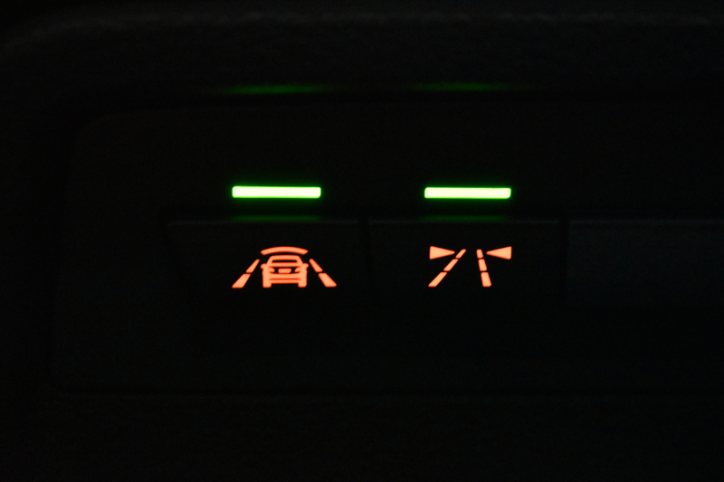 BMW 3シリーズ 320i ｸﾞﾗﾝﾂｰﾘｽﾓ ﾗｸﾞｼﾞｭｱﾘｰ  追従ACC ﾋｰﾀｰ付黒革 車線逸脱&歩行者警告 衝突軽減B 電動Rｹﾞｰﾄ 電格Rｽﾎﾟｲﾗｰ ﾀｯﾁﾊﾟｯﾄﾞﾅﾋﾞ Bｶﾒﾗ ﾘｱPDC iｽﾄｯﾌﾟ 2年保証