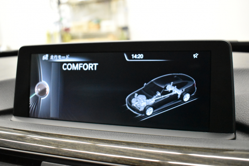 BMW 3シリーズ 320i ｸﾞﾗﾝﾂｰﾘｽﾓ ﾗｸﾞｼﾞｭｱﾘｰ  追従ACC ﾋｰﾀｰ付黒革 車線逸脱&歩行者警告 衝突軽減B 電動Rｹﾞｰﾄ 電格Rｽﾎﾟｲﾗｰ ﾀｯﾁﾊﾟｯﾄﾞﾅﾋﾞ Bｶﾒﾗ ﾘｱPDC iｽﾄｯﾌﾟ 2年保証