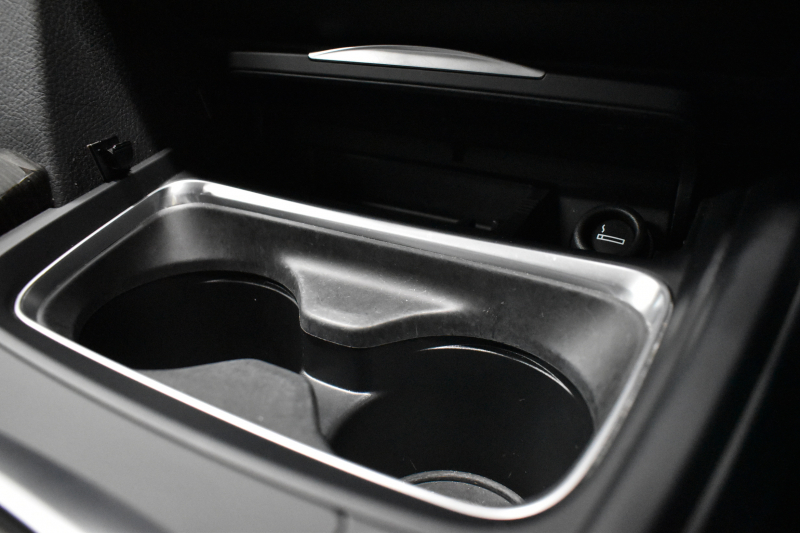 BMW 3シリーズ 320i ｸﾞﾗﾝﾂｰﾘｽﾓ ﾗｸﾞｼﾞｭｱﾘｰ  追従ACC ﾋｰﾀｰ付黒革 車線逸脱&歩行者警告 衝突軽減B 電動Rｹﾞｰﾄ 電格Rｽﾎﾟｲﾗｰ ﾀｯﾁﾊﾟｯﾄﾞﾅﾋﾞ Bｶﾒﾗ ﾘｱPDC iｽﾄｯﾌﾟ 2年保証