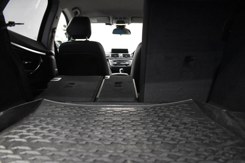 BMW 3シリーズ 320i ｸﾞﾗﾝﾂｰﾘｽﾓ ﾗｸﾞｼﾞｭｱﾘｰ  追従ACC ﾋｰﾀｰ付黒革 車線逸脱&歩行者警告 衝突軽減B 電動Rｹﾞｰﾄ 電格Rｽﾎﾟｲﾗｰ ﾀｯﾁﾊﾟｯﾄﾞﾅﾋﾞ Bｶﾒﾗ ﾘｱPDC iｽﾄｯﾌﾟ 2年保証