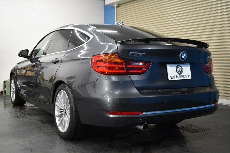 BMW 3シリーズ 320i ｸﾞﾗﾝﾂｰﾘｽﾓ ﾗｸﾞｼﾞｭｱﾘｰ  追従ACC ﾋｰﾀｰ付黒革 車線逸脱&歩行者警告 衝突軽減B 電動Rｹﾞｰﾄ 電格Rｽﾎﾟｲﾗｰ ﾀｯﾁﾊﾟｯﾄﾞﾅﾋﾞ Bｶﾒﾗ ﾘｱPDC iｽﾄｯﾌﾟ 2年保証