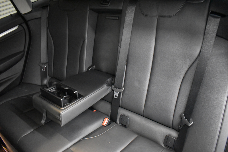 BMW 3シリーズ 320i ｸﾞﾗﾝﾂｰﾘｽﾓ ﾗｸﾞｼﾞｭｱﾘｰ  追従ACC ﾋｰﾀｰ付黒革 車線逸脱&歩行者警告 衝突軽減B 電動Rｹﾞｰﾄ 電格Rｽﾎﾟｲﾗｰ ﾀｯﾁﾊﾟｯﾄﾞﾅﾋﾞ Bｶﾒﾗ ﾘｱPDC iｽﾄｯﾌﾟ 2年保証