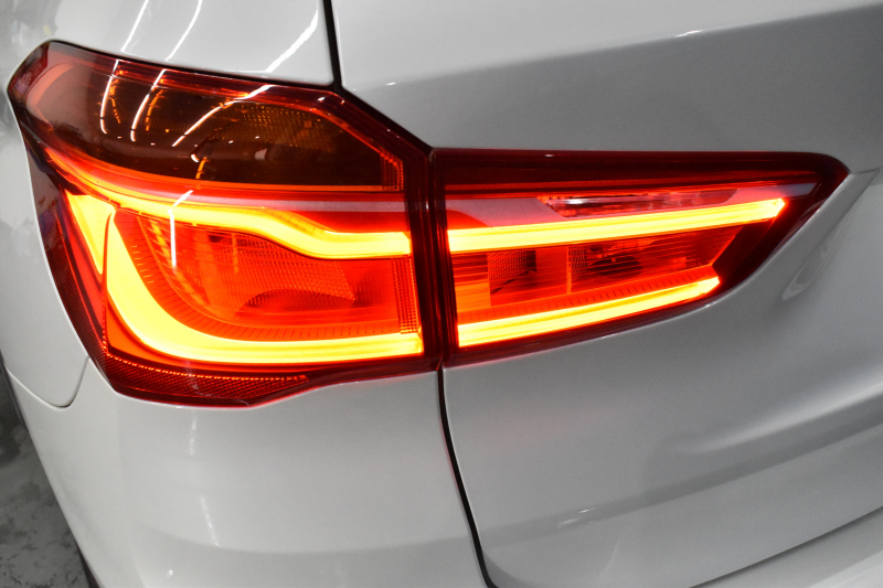 BMW X1 Xdrive18d Xﾗｲﾝ 4WD ﾊｲﾗｲﾝ&ｺﾝﾌｫｰﾄP ｱﾄﾞﾊﾞﾝｽﾄﾞｱｸﾃｨﾌﾞｾｰﾌﾃｨP 追従ACC HUD ﾋｰﾀｰ付電動黒革 ﾀｯﾁﾊﾊﾟｯﾄﾞiﾄﾞﾗｲﾌﾞﾅﾋﾞ LEDﾍｯﾄﾞﾗｲﾄ 衝突軽減B 車線逸脱&歩行者警告  Bｶﾒﾗ Pｱｼｽﾄ 前後PDC 電動ﾄﾗﾝｸ  ｽﾏｰﾄｷｰ Bluetoothｵｰﾃﾞｨｵ＆通話 2年保証