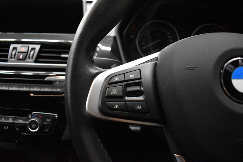 BMW X1 Xdrive18d Xﾗｲﾝ 4WD ﾊｲﾗｲﾝ&ｺﾝﾌｫｰﾄP ｱﾄﾞﾊﾞﾝｽﾄﾞｱｸﾃｨﾌﾞｾｰﾌﾃｨP 追従ACC HUD ﾋｰﾀｰ付電動黒革 ﾀｯﾁﾊﾊﾟｯﾄﾞiﾄﾞﾗｲﾌﾞﾅﾋﾞ LEDﾍｯﾄﾞﾗｲﾄ 衝突軽減B 車線逸脱&歩行者警告  Bｶﾒﾗ Pｱｼｽﾄ 前後PDC 電動ﾄﾗﾝｸ  ｽﾏｰﾄｷｰ Bluetoothｵｰﾃﾞｨｵ＆通話 2年保証