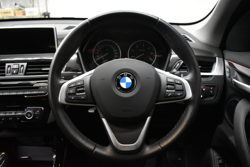 BMW X1 Xdrive18d Xﾗｲﾝ 4WD ﾊｲﾗｲﾝ&ｺﾝﾌｫｰﾄP ｱﾄﾞﾊﾞﾝｽﾄﾞｱｸﾃｨﾌﾞｾｰﾌﾃｨP 追従ACC HUD ﾋｰﾀｰ付電動黒革 ﾀｯﾁﾊﾊﾟｯﾄﾞiﾄﾞﾗｲﾌﾞﾅﾋﾞ LEDﾍｯﾄﾞﾗｲﾄ 衝突軽減B 車線逸脱&歩行者警告  Bｶﾒﾗ Pｱｼｽﾄ 前後PDC 電動ﾄﾗﾝｸ  ｽﾏｰﾄｷｰ Bluetoothｵｰﾃﾞｨｵ＆通話 2年保証