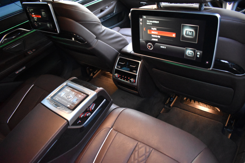 BMW 7シリーズ 740i Mｽﾎﾟｰﾂ ﾘｱｺﾝﾌｫｰﾄP 後席ﾓﾆﾀｰ ｻﾝﾙｰﾌ BMWﾚｰｻﾞｰLED ｽﾃｱﾘﾝｸﾞﾋｰﾀｰ 前席ﾏｯｻｰｼﾞ全席ﾋｰﾀｰ&ﾍﾞﾝﾁﾚｰｼｮﾝ付ﾓｶ革 ACC HUD ﾘﾓｰﾄ駐車 ﾊｰﾏﾝｶｰﾄﾞﾝ  ﾀｯﾁﾊﾟﾈﾙﾅﾋﾞ3Dﾋﾞｭｰ LCW 液晶ﾒｰﾀｰ 20AW 2年保証