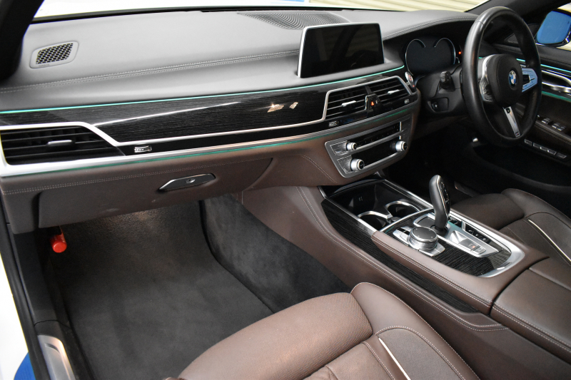BMW 7シリーズ 740i Mｽﾎﾟｰﾂ ﾘｱｺﾝﾌｫｰﾄP 後席ﾓﾆﾀｰ ｻﾝﾙｰﾌ BMWﾚｰｻﾞｰLED ｽﾃｱﾘﾝｸﾞﾋｰﾀｰ 前席ﾏｯｻｰｼﾞ全席ﾋｰﾀｰ&ﾍﾞﾝﾁﾚｰｼｮﾝ付ﾓｶ革 ACC HUD ﾘﾓｰﾄ駐車 ﾊｰﾏﾝｶｰﾄﾞﾝ  ﾀｯﾁﾊﾟﾈﾙﾅﾋﾞ3Dﾋﾞｭｰ LCW 液晶ﾒｰﾀｰ 20AW 2年保証