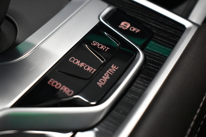 BMW 7シリーズ 740i Mｽﾎﾟｰﾂ ﾘｱｺﾝﾌｫｰﾄP 後席ﾓﾆﾀｰ ｻﾝﾙｰﾌ BMWﾚｰｻﾞｰLED ｽﾃｱﾘﾝｸﾞﾋｰﾀｰ 前席ﾏｯｻｰｼﾞ全席ﾋｰﾀｰ&ﾍﾞﾝﾁﾚｰｼｮﾝ付ﾓｶ革 ACC HUD ﾘﾓｰﾄ駐車 ﾊｰﾏﾝｶｰﾄﾞﾝ  ﾀｯﾁﾊﾟﾈﾙﾅﾋﾞ3Dﾋﾞｭｰ LCW 液晶ﾒｰﾀｰ 20AW 2年保証