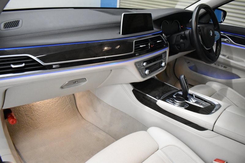 BMW 7シリーズ 740i ﾌﾟﾗｽP ﾚｰｻﾞｰLED ｻﾝﾙｰﾌ 追従ACC 全席ﾋｰﾀｰ付白革 Fﾍﾞﾝﾁﾚｰｼｮﾝ&ﾏｯｻｰｼﾞ HUD ﾊｰﾏﾝｶｰﾄﾞﾝ ｵﾌﾟｼｮﾝ20AW 車線変更&逸脱&歩行者警告 ﾀｯﾁﾊﾟﾈﾙﾅﾋﾞ ｼﾞｪｽﾁｬｰｺﾝﾄﾛｰﾙ ﾌﾙｾｸﾞ 3Dﾋﾞｭｰ Bｶﾒﾗ 電動ﾄﾗﾝｸ ｽﾏｰﾄｷｰ 2年保証