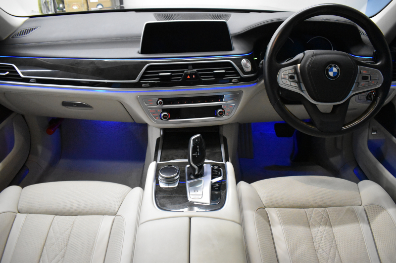 BMW 7シリーズ 740i ﾌﾟﾗｽP ﾚｰｻﾞｰLED ｻﾝﾙｰﾌ 追従ACC 全席ﾋｰﾀｰ付白革 Fﾍﾞﾝﾁﾚｰｼｮﾝ&ﾏｯｻｰｼﾞ HUD ﾊｰﾏﾝｶｰﾄﾞﾝ ｵﾌﾟｼｮﾝ20AW 車線変更&逸脱&歩行者警告 ﾀｯﾁﾊﾟﾈﾙﾅﾋﾞ ｼﾞｪｽﾁｬｰｺﾝﾄﾛｰﾙ ﾌﾙｾｸﾞ 3Dﾋﾞｭｰ Bｶﾒﾗ 電動ﾄﾗﾝｸ ｽﾏｰﾄｷｰ 2年保証
