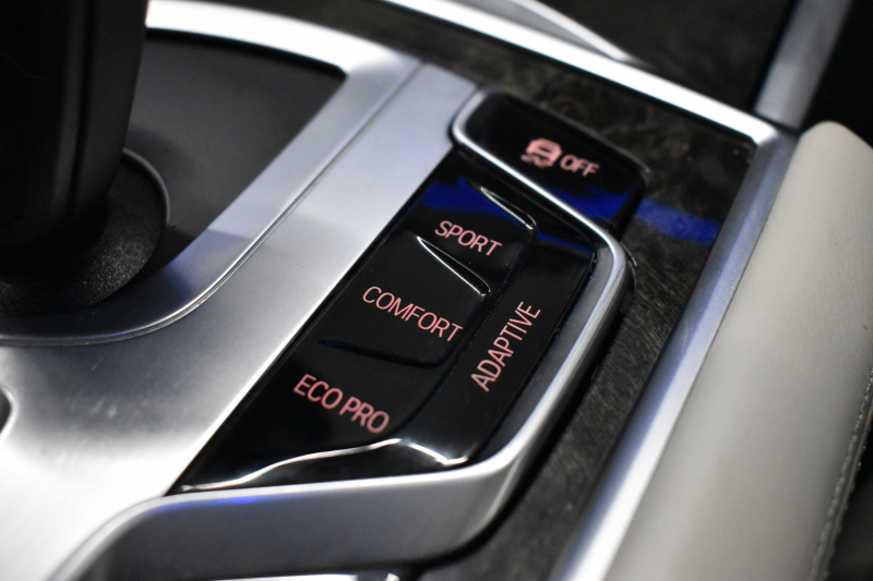 BMW 7シリーズ 740i ﾌﾟﾗｽP ﾚｰｻﾞｰLED ｻﾝﾙｰﾌ 追従ACC 全席ﾋｰﾀｰ付白革 Fﾍﾞﾝﾁﾚｰｼｮﾝ&ﾏｯｻｰｼﾞ HUD ﾊｰﾏﾝｶｰﾄﾞﾝ ｵﾌﾟｼｮﾝ20AW 車線変更&逸脱&歩行者警告 ﾀｯﾁﾊﾟﾈﾙﾅﾋﾞ ｼﾞｪｽﾁｬｰｺﾝﾄﾛｰﾙ ﾌﾙｾｸﾞ 3Dﾋﾞｭｰ Bｶﾒﾗ 電動ﾄﾗﾝｸ ｽﾏｰﾄｷｰ 2年保証