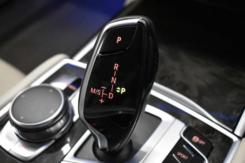 BMW 7シリーズ 740i ﾌﾟﾗｽP ﾚｰｻﾞｰLED ｻﾝﾙｰﾌ 追従ACC 全席ﾋｰﾀｰ付白革 Fﾍﾞﾝﾁﾚｰｼｮﾝ&ﾏｯｻｰｼﾞ HUD ﾊｰﾏﾝｶｰﾄﾞﾝ ｵﾌﾟｼｮﾝ20AW 車線変更&逸脱&歩行者警告 ﾀｯﾁﾊﾟﾈﾙﾅﾋﾞ ｼﾞｪｽﾁｬｰｺﾝﾄﾛｰﾙ ﾌﾙｾｸﾞ 3Dﾋﾞｭｰ Bｶﾒﾗ 電動ﾄﾗﾝｸ ｽﾏｰﾄｷｰ 2年保証