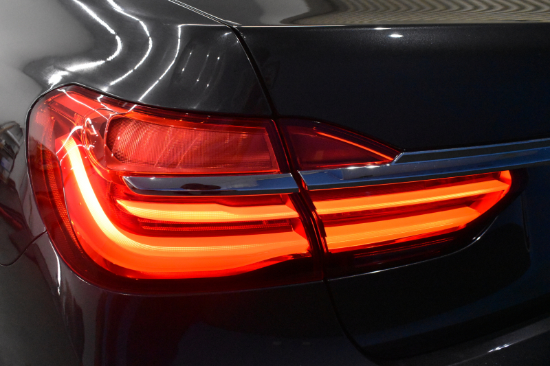 BMW 7シリーズ 740i ﾌﾟﾗｽP ﾚｰｻﾞｰLED ｻﾝﾙｰﾌ 追従ACC 全席ﾋｰﾀｰ付白革 Fﾍﾞﾝﾁﾚｰｼｮﾝ&ﾏｯｻｰｼﾞ HUD ﾊｰﾏﾝｶｰﾄﾞﾝ ｵﾌﾟｼｮﾝ20AW 車線変更&逸脱&歩行者警告 ﾀｯﾁﾊﾟﾈﾙﾅﾋﾞ ｼﾞｪｽﾁｬｰｺﾝﾄﾛｰﾙ ﾌﾙｾｸﾞ 3Dﾋﾞｭｰ Bｶﾒﾗ 電動ﾄﾗﾝｸ ｽﾏｰﾄｷｰ 2年保証