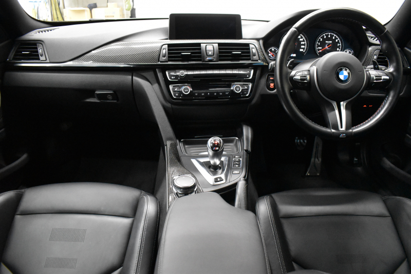 BMW Mシリーズ M4ｸｰﾍﾟ MDCT ｱﾀﾞﾌﾟﾃｨﾌﾞMｻｽﾍﾟﾝｼｮﾝ ﾋｰﾀｰ付ﾌﾞﾗｯｸ革 ｶｰﾎﾞﾝR&ｲﾝﾃﾘｱ  HUD ｱﾀﾞﾌﾟﾃｨﾌﾞLEDﾍｯﾄﾞﾗｲﾄ 7速DCT ｵﾌﾟｼｮﾝ19AW 衝突軽減ﾌﾞﾚｰｷ 車線逸脱&歩行者警告 F&Sｽﾎﾟｲﾗｰ ﾄﾗﾝｸｽﾎﾟｲﾗｰ ﾌﾙｾｸﾞ 前後PDC Bｶﾒﾗ 2年保証