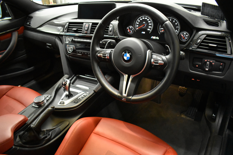 BMW Mシリーズ M4ｸｰﾍﾟ MDCT ﾋｰﾀｰ付ｻｷｰﾙｵﾚﾝｼﾞﾚｻﾞｰ ｶｰﾎﾞﾝR&ｲﾝﾃﾘｱ  HUD ｱﾀﾞﾌﾟﾃｨﾌﾞLEDﾍｯﾄﾞﾗｲﾄ 7速DCT ｵﾌﾟｼｮﾝ19AW 衝突軽減ﾌﾞﾚｰｷ 車線逸脱&歩行者警告 ﾌﾙｾｸﾞ 前後PDC Bｶﾒﾗ 2年保証