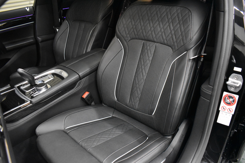 BMW 7シリーズ 750i Mｽﾎﾟｰﾂ ｱﾝﾋﾞｴﾝﾄｴｱP V8 ｻﾝR Fﾏｯｻｰｼﾞ&ﾍﾞﾝﾁﾚｰｼｮﾝ 全席ﾋｰﾀｰ付黒革 ﾚｰｻﾞｰLEDﾍｯﾄﾞﾗｲﾄ ACC HUD ﾊｰﾏﾝｶｰﾄﾞﾝ ｼﾞｪｽﾁｬｰｺﾝﾄﾛｰﾙ ﾀｯﾁﾊﾟﾈﾙ対応HDDﾅﾋﾞ3Dﾋﾞｭｰ Bｶﾒﾗ 車線変更&逸脱&歩行者警告 液晶ﾒｰﾀｰ 液晶ｷｰ 2年保証